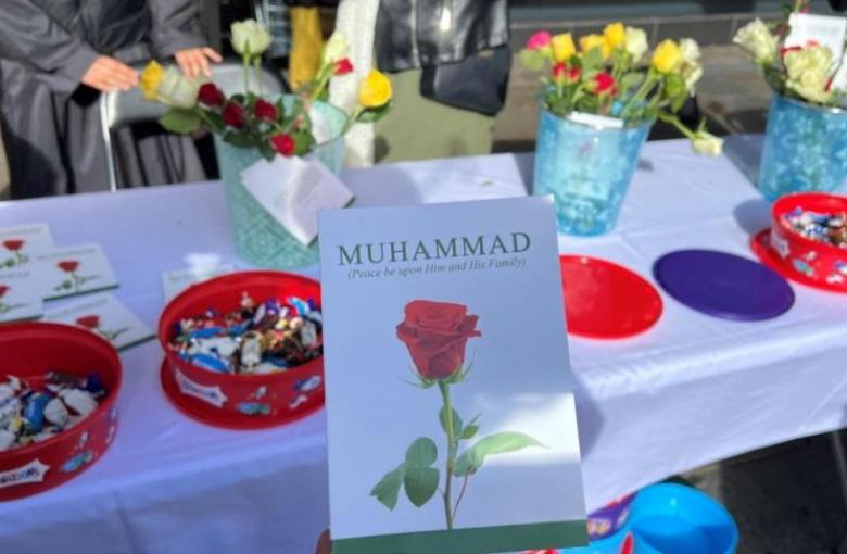 Oldham Muslim group hand out sweets and roses to mark Mawlid