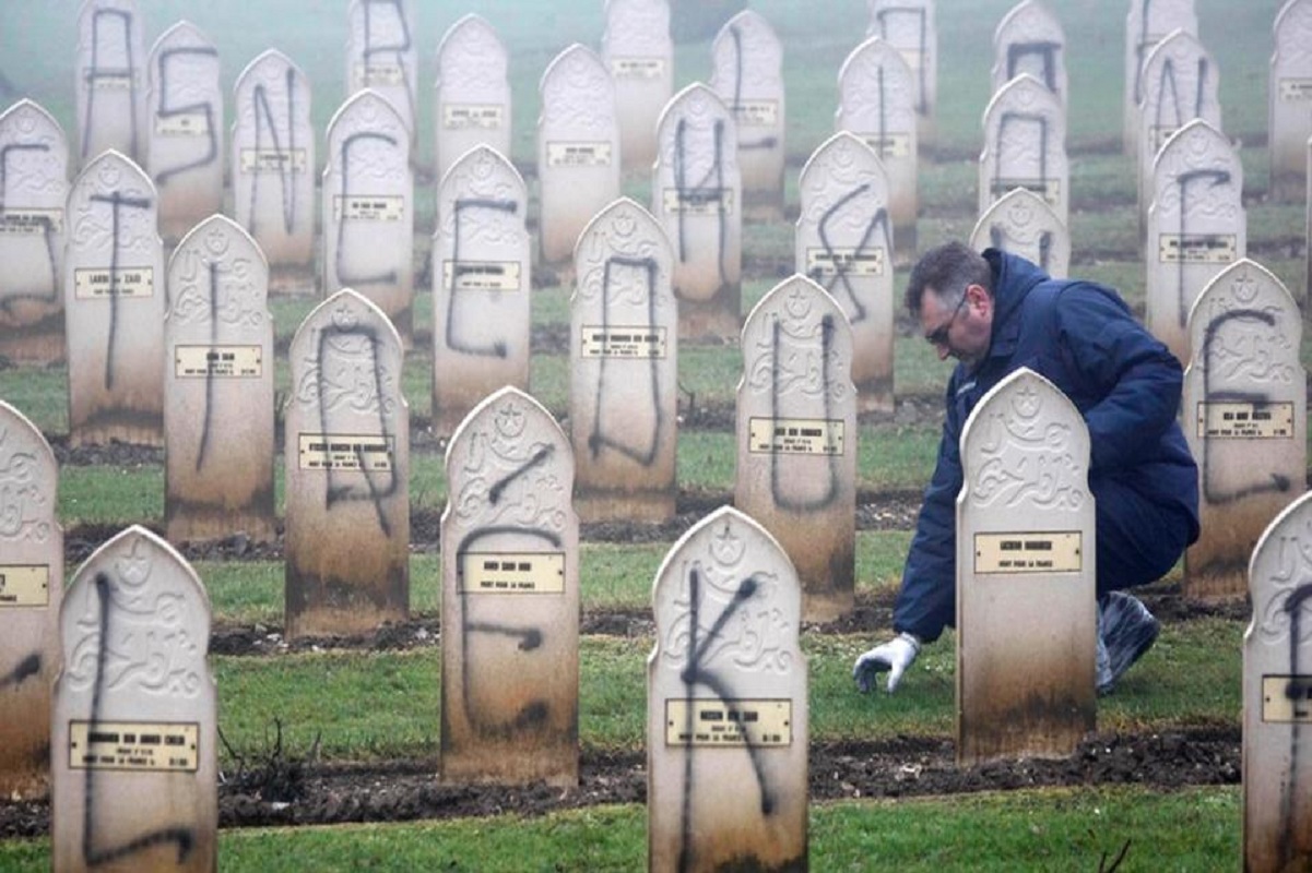 Islamophobic vandals attack a Muslim cemetery in Germany